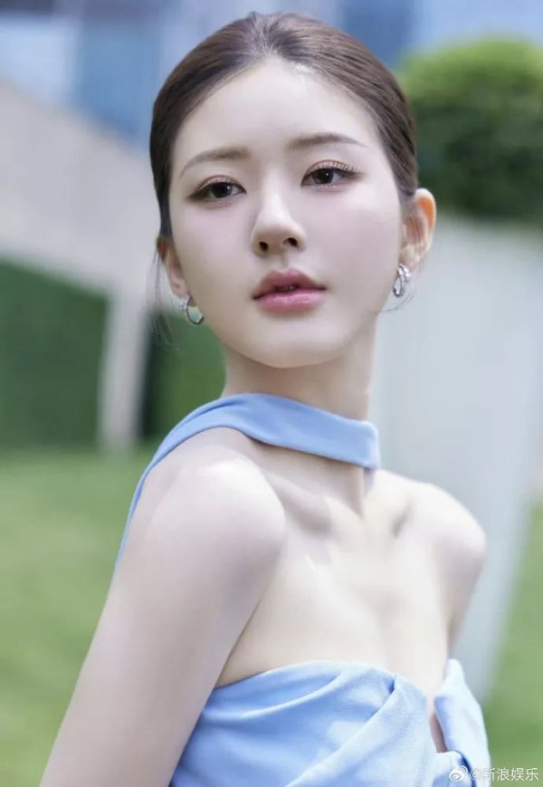 万通资本 女演员赵露思首次公开回应整容传闻, 称“变脸”是因频繁更换妆容和发型